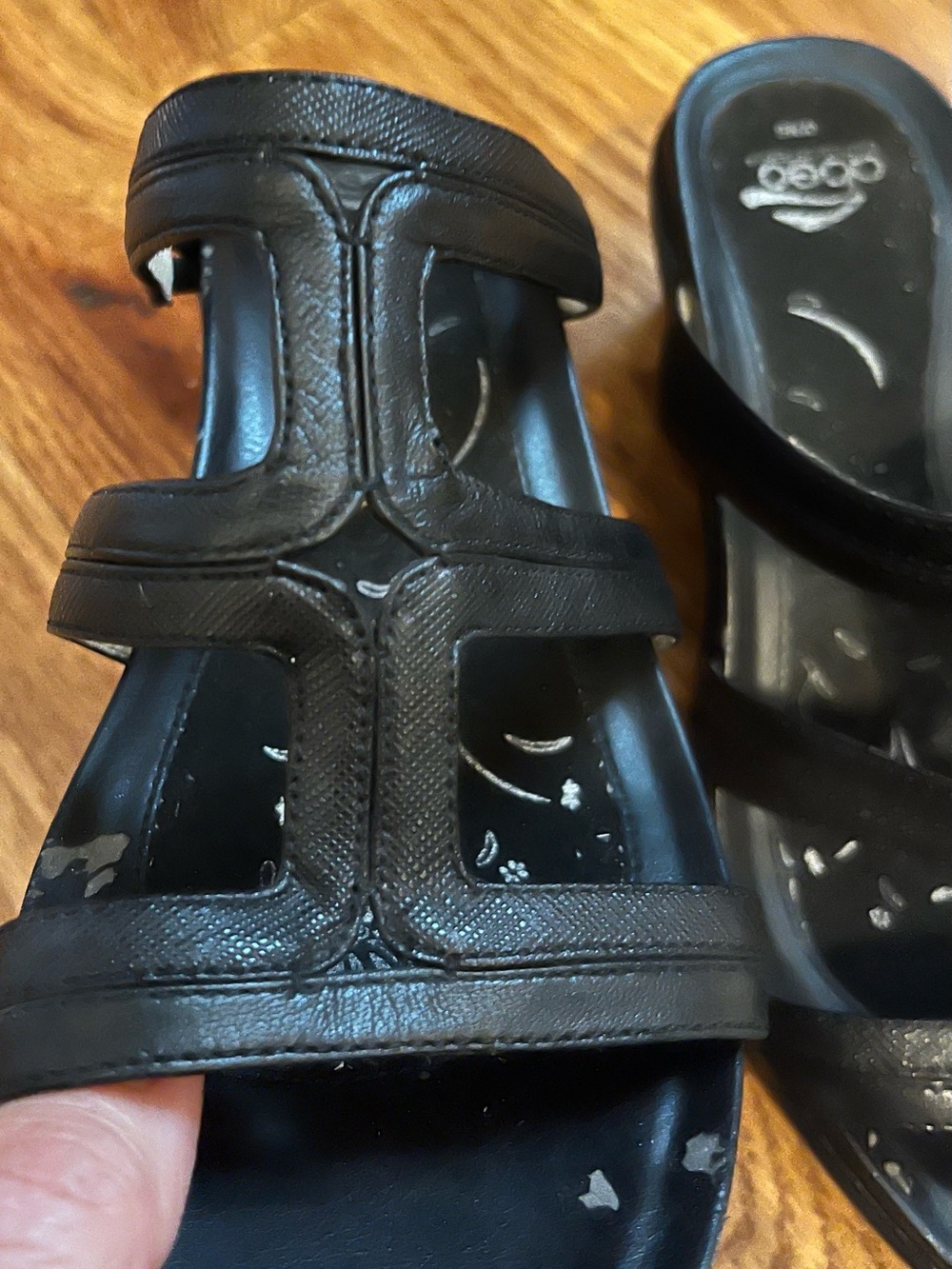 Abeo Leather Strappy Sandal, size 6, Black, GUC
